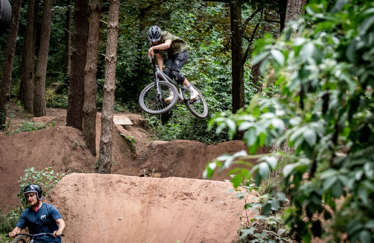 Flow like a pro: Learn to dirt jump with Mike Smith - BikeRadar