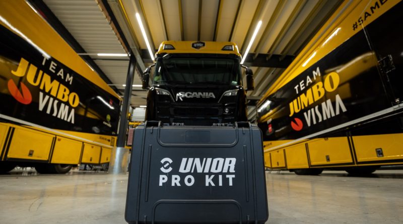 Unior Pro Kit tool chest in front of Jumbo Visma team buses