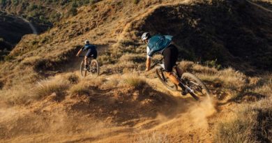 2 mountain bikers sessioning flowing loose dirt trail