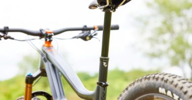 The Wolftooth Resolve Dropper fitted to a bike
