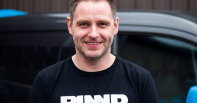 Jamie Duncan wearing PINND logo t-shirt