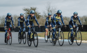 6 women from VBRT Contiki race team, riding in a group