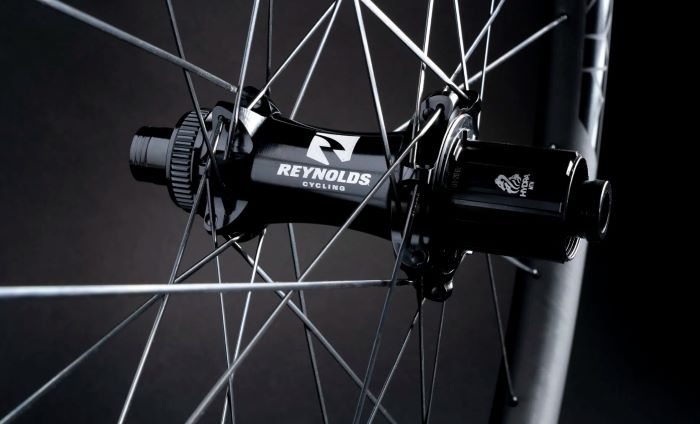 Reynolds i9 Hydra hub close up laced into wheel with black backdrop