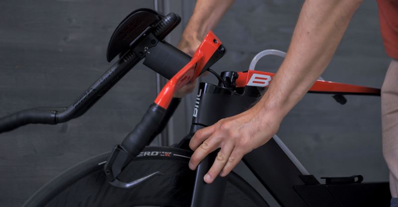 A simplified cockpit means only 4 bolts hold the assembly together on the new BMC Speedmachine, making for easy packing and building